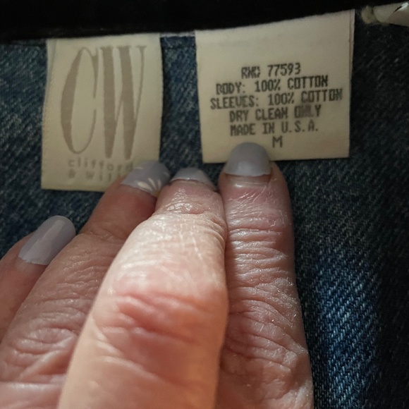 Jean jacket with black velvet sleeves, size Medium - Picture 3 of 5